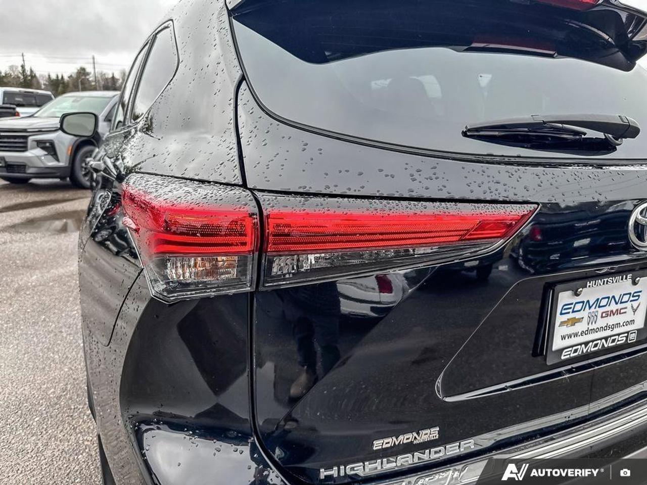 2023 Toyota Highlander LECertified Pre-Owned   One Owner   Winter Tires Photo