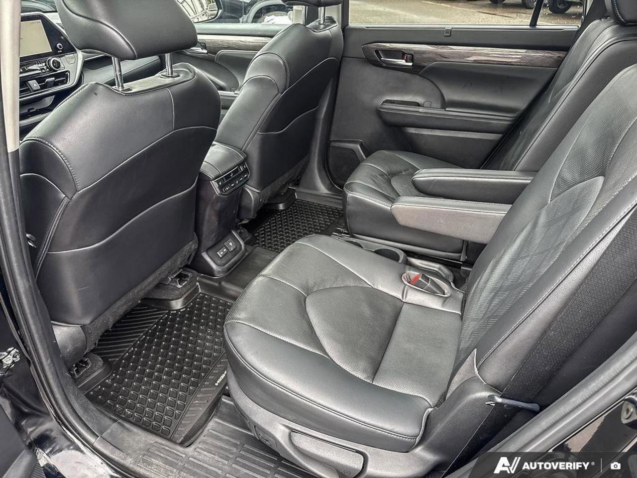 2023 Toyota Highlander LECertified Pre-Owned   One Owner   Winter Tires Photo
