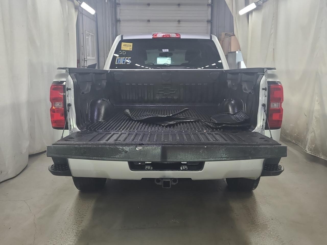 2019 Chevrolet Silverado 1500 4WD Double Cab Custom Photo4