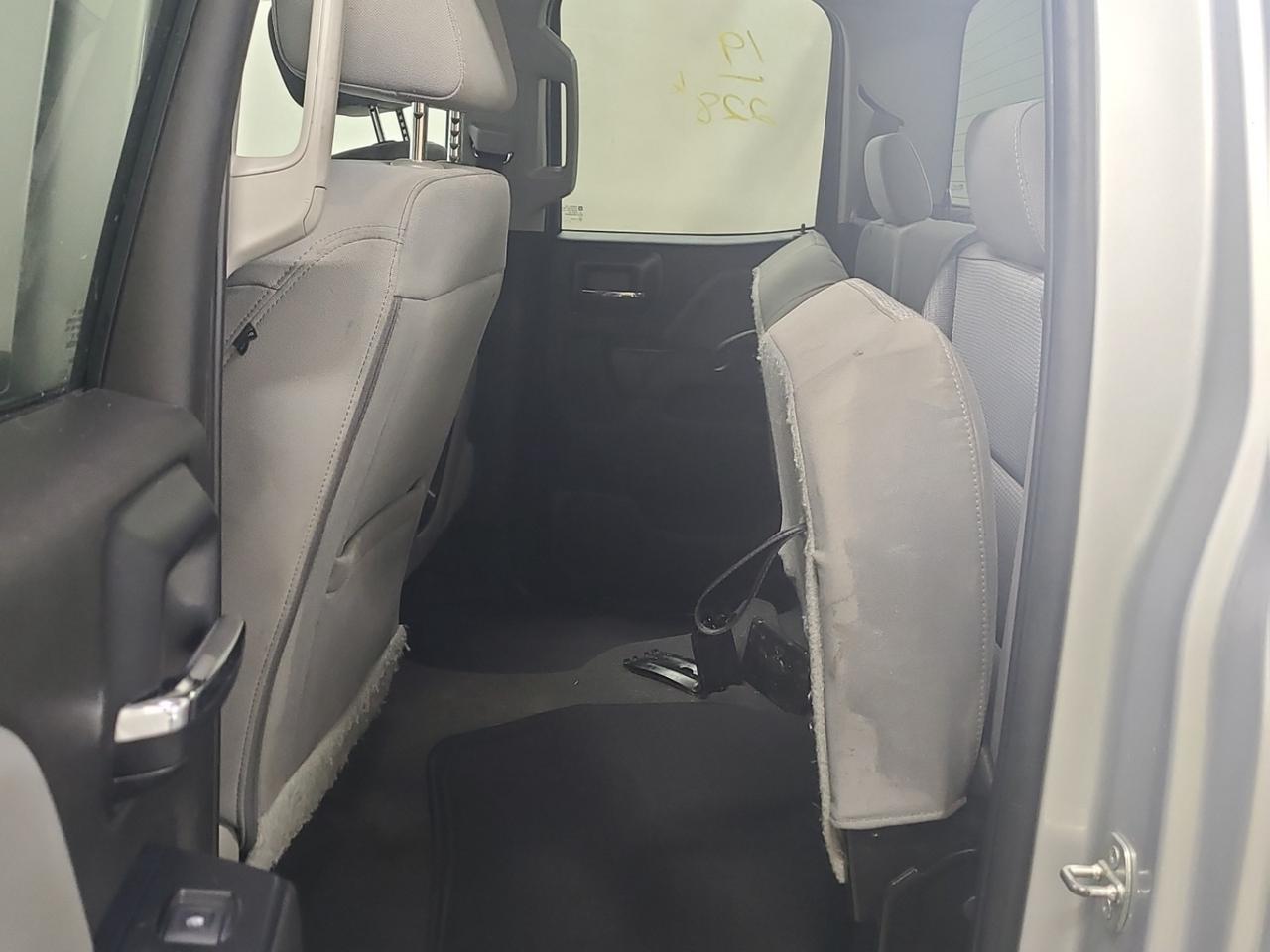 2019 Chevrolet Silverado 1500 4WD Double Cab Custom Photo3