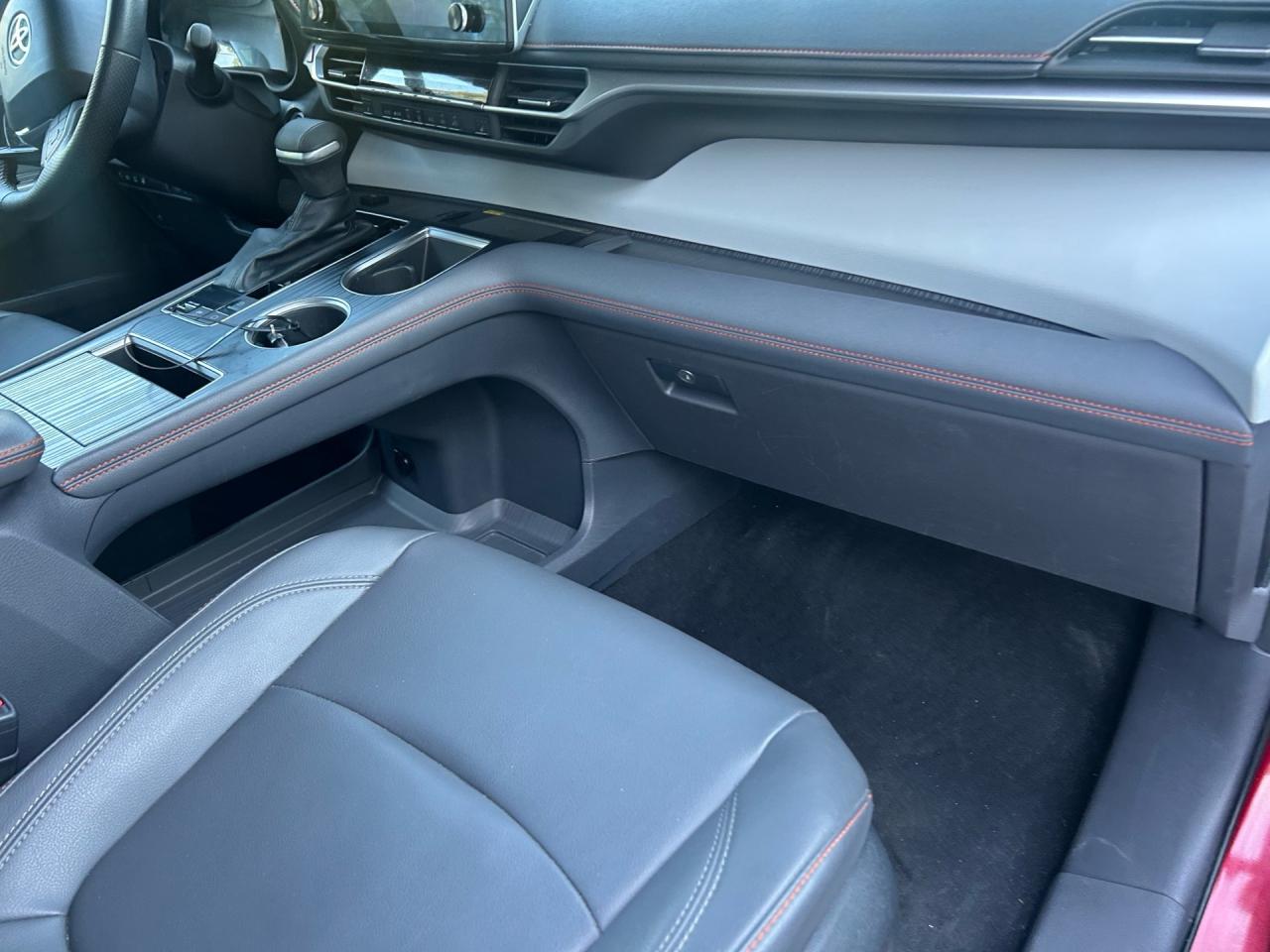 2022 Toyota Sienna LE 8-Passenger AWD Photo