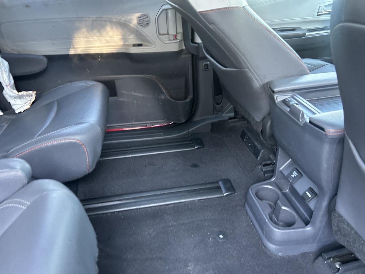 2022 Toyota Sienna XSE . LEATHER AND SUNROOF. 8-Passenger AWD Photo