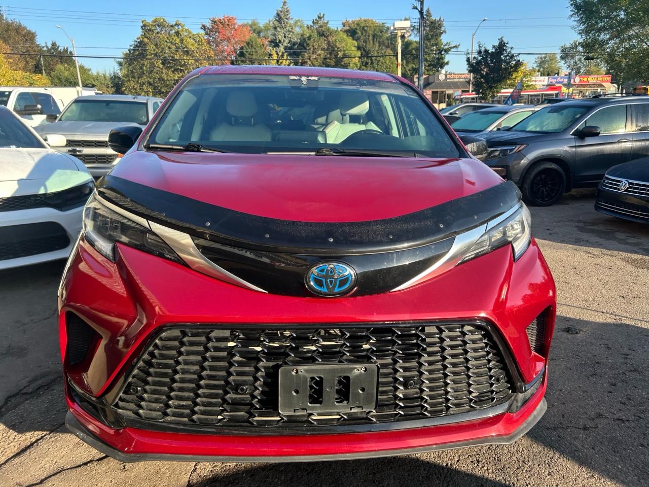 2022 Toyota Sienna LE 8-Passenger AWD Photo
