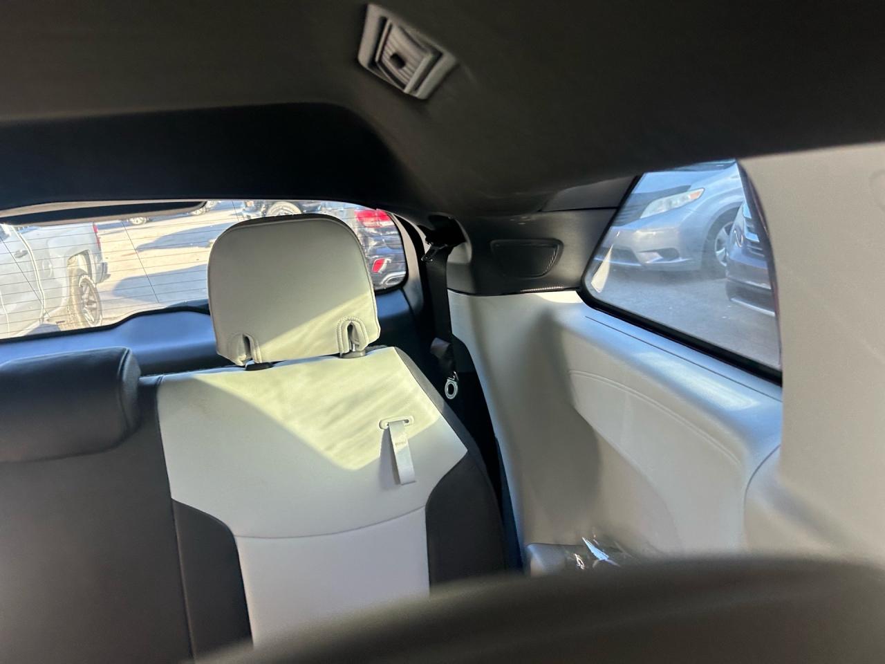 2022 Toyota Sienna LE 8-Passenger AWD Photo