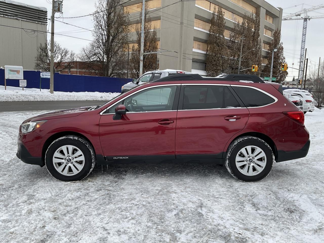 2019 Subaru Outback 2.5i Touring W/ Eye Sight - ALLOYS! BACK-UP CAM! B Photo3
