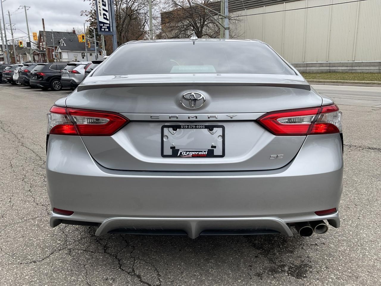 2019 Toyota Camry SE UPGRADE - BACK-UP CAM! BSM! SUNROOF! Photo