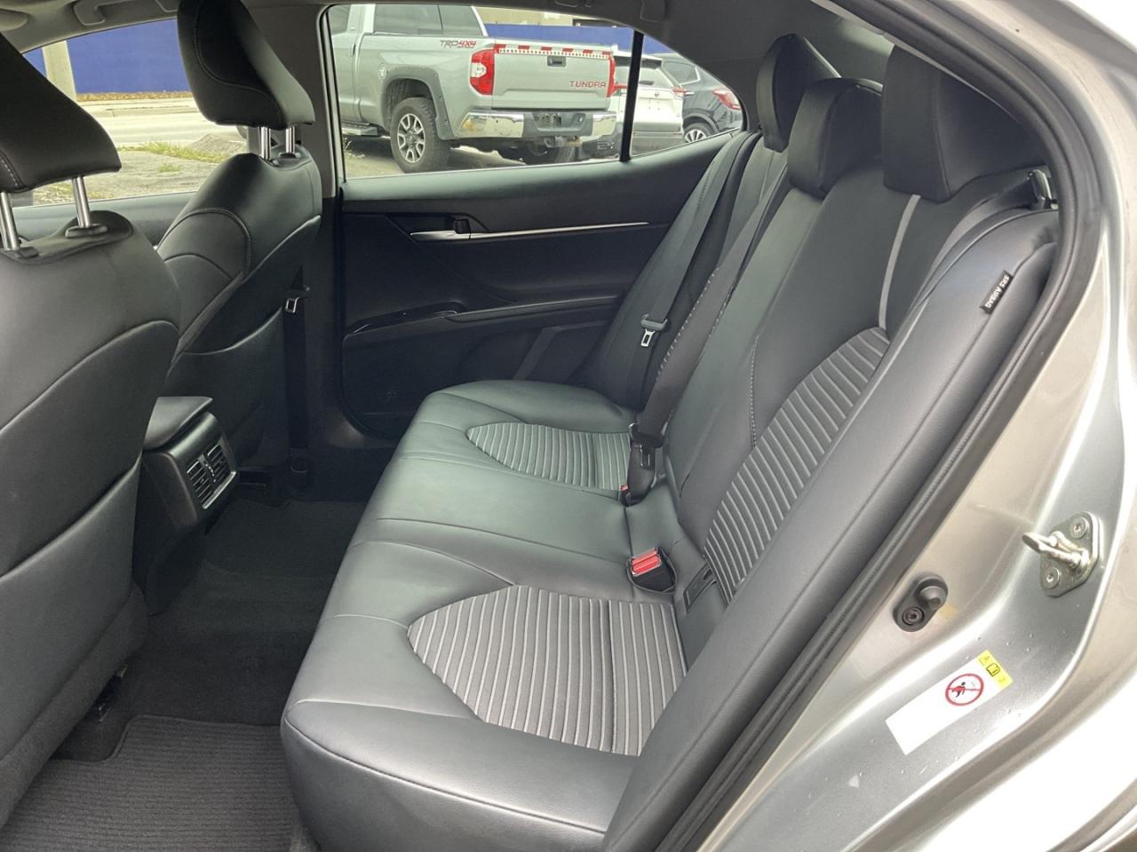 2019 Toyota Camry SE UPGRADE - BACK-UP CAM! BSM! SUNROOF! Photo