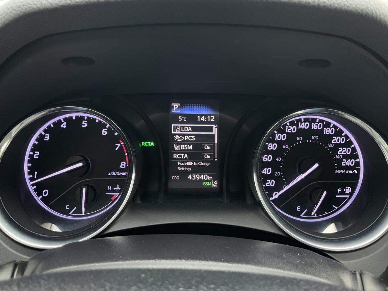 2019 Toyota Camry SE UPGRADE - BACK-UP CAM! BSM! SUNROOF! Photo