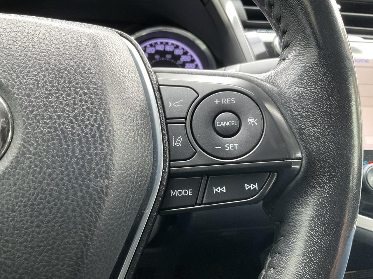 2019 Toyota Camry SE UPGRADE - BACK-UP CAM! BSM! SUNROOF! Photo