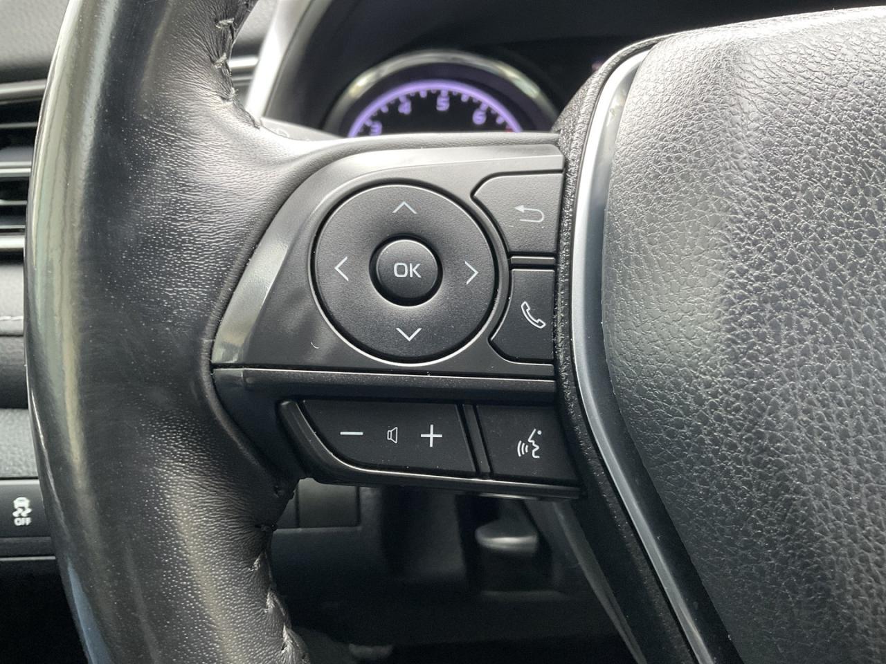 2019 Toyota Camry SE UPGRADE - BACK-UP CAM! BSM! SUNROOF! Photo