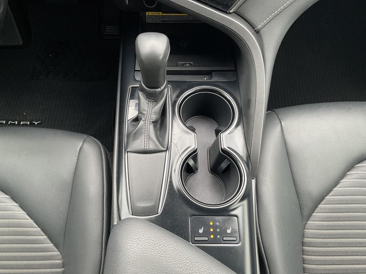 2019 Toyota Camry SE UPGRADE - BACK-UP CAM! BSM! SUNROOF! Photo