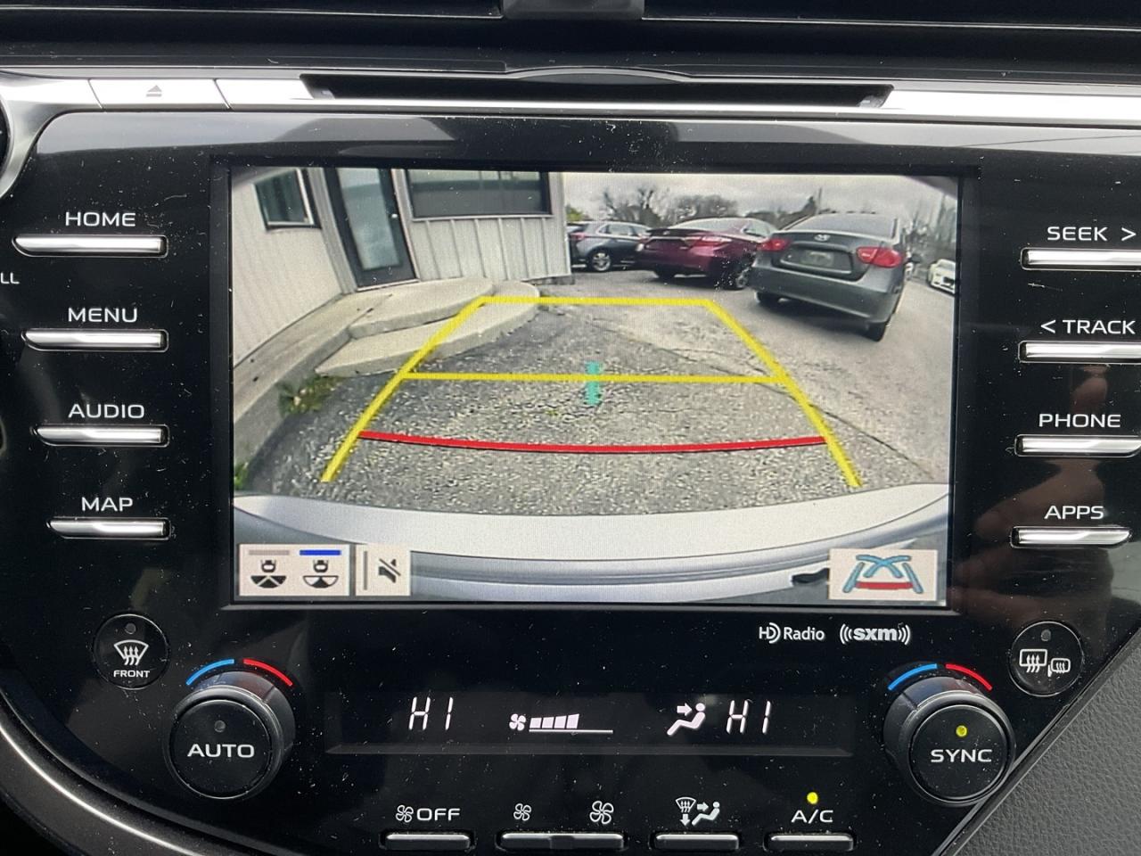 2019 Toyota Camry SE UPGRADE - BACK-UP CAM! BSM! SUNROOF! Photo