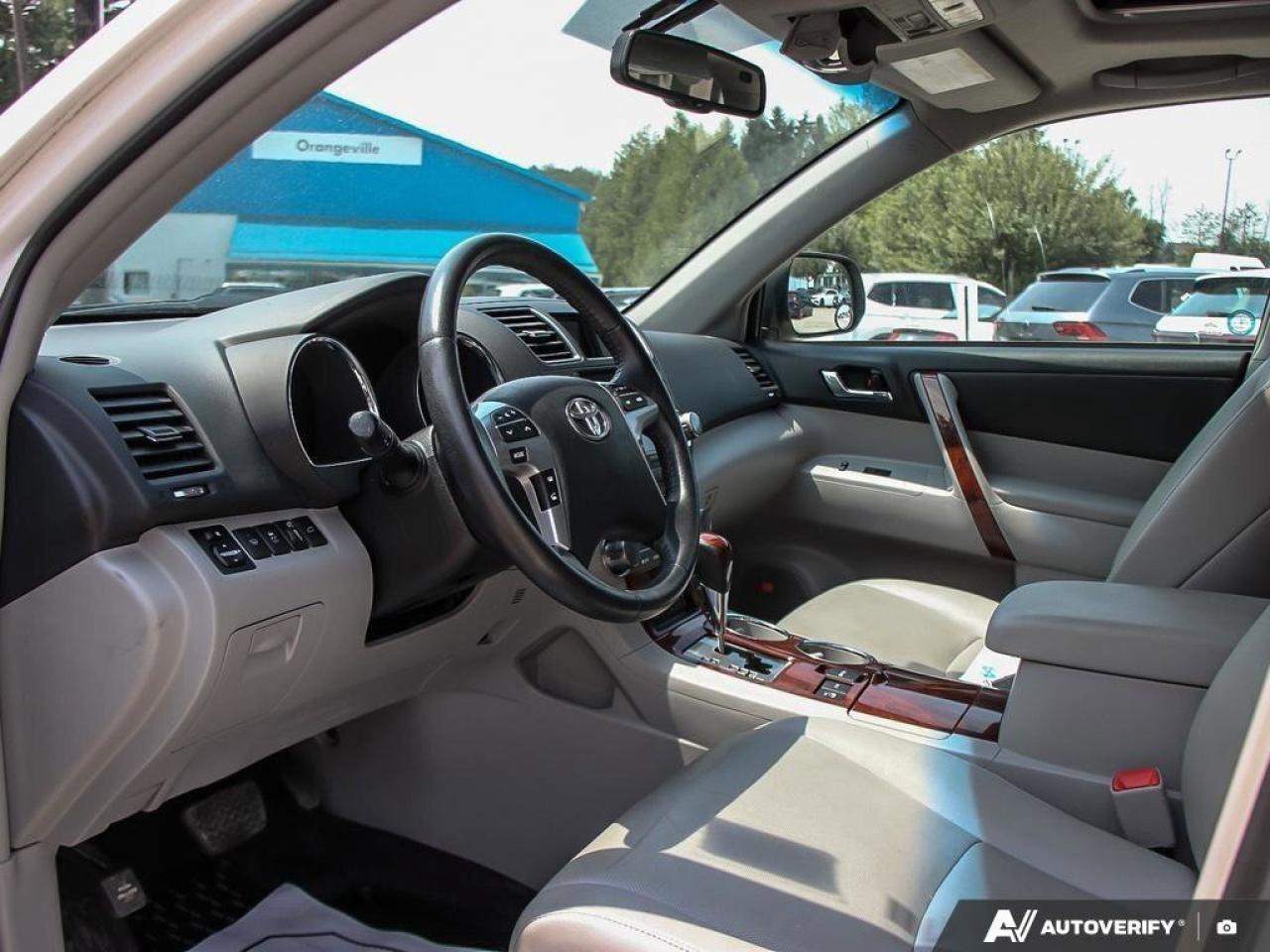 2013 Toyota Highlander LimitedAS-TRADED, ACCIDENT-FREE, NAV, JBL AUDIO, L Photo