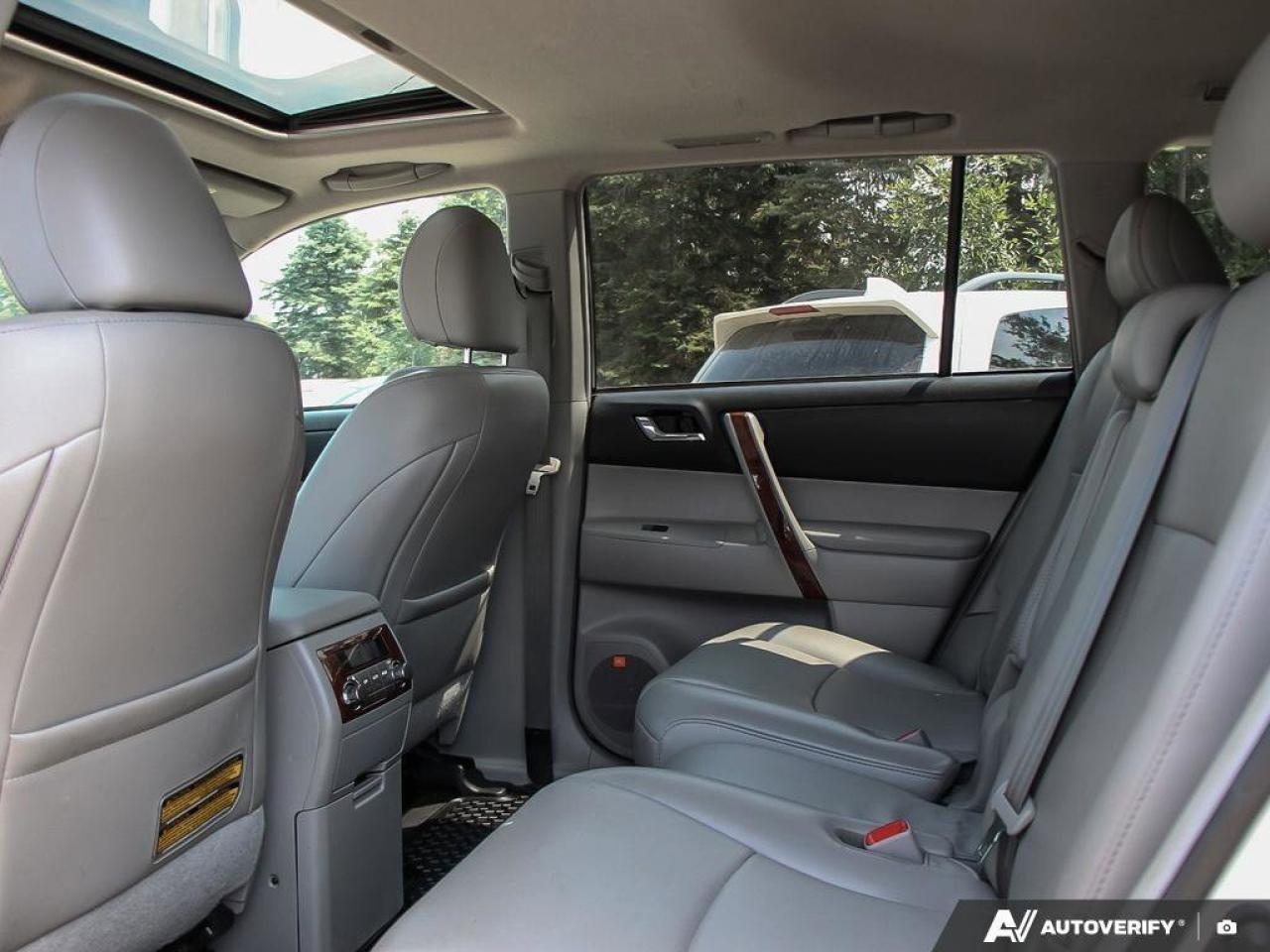 2013 Toyota Highlander LimitedAS-TRADED, ACCIDENT-FREE, NAV, JBL AUDIO, L Photo