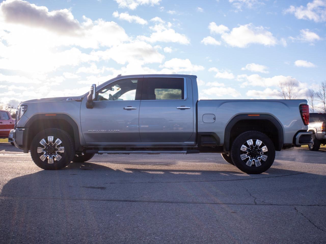 2025 GMC SIERRA 2500HD Denali - Power-Deployable Running Boards Photo