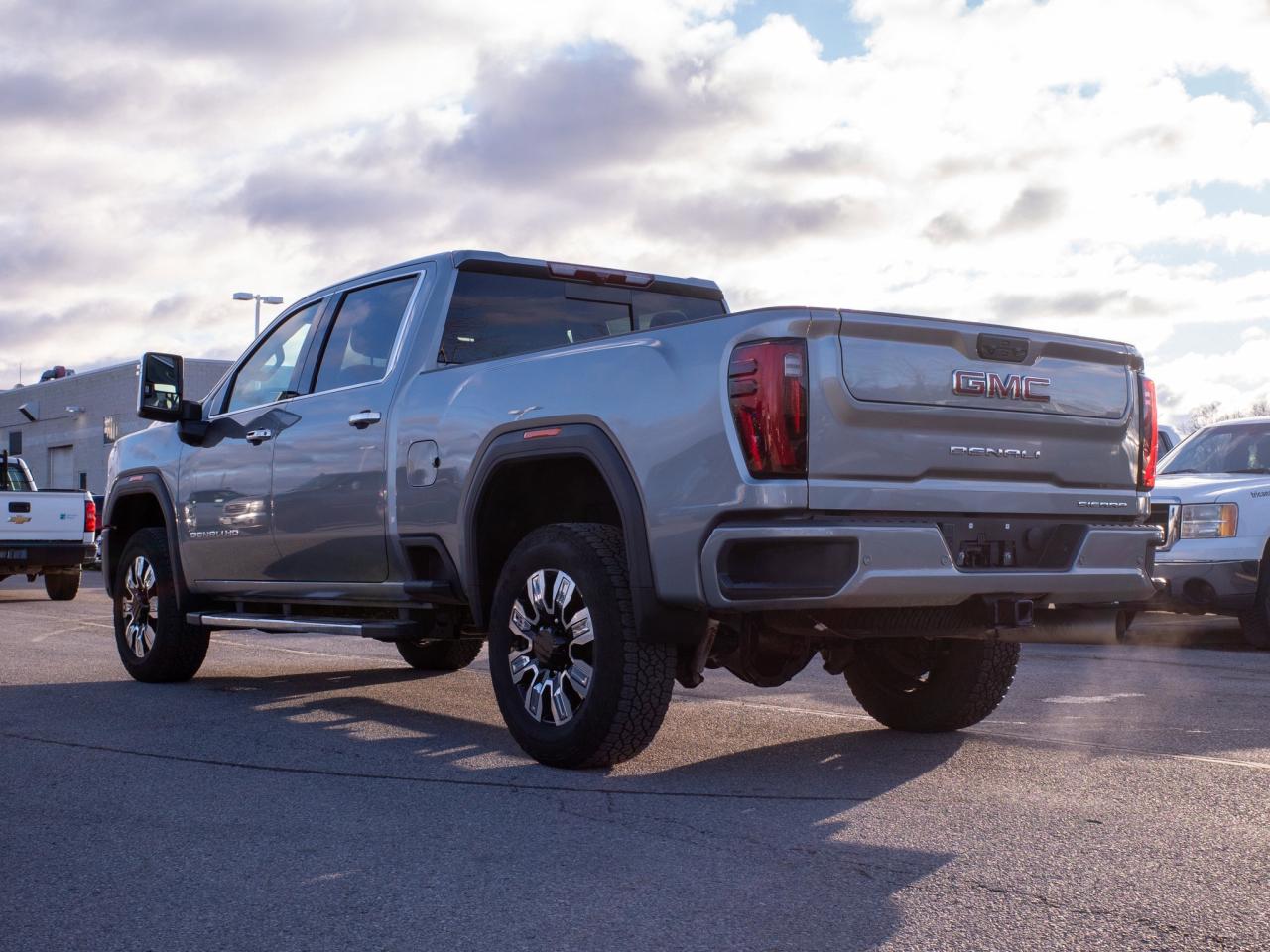 2025 GMC SIERRA 2500HD Denali - Power-Deployable Running Boards   Leather Photo