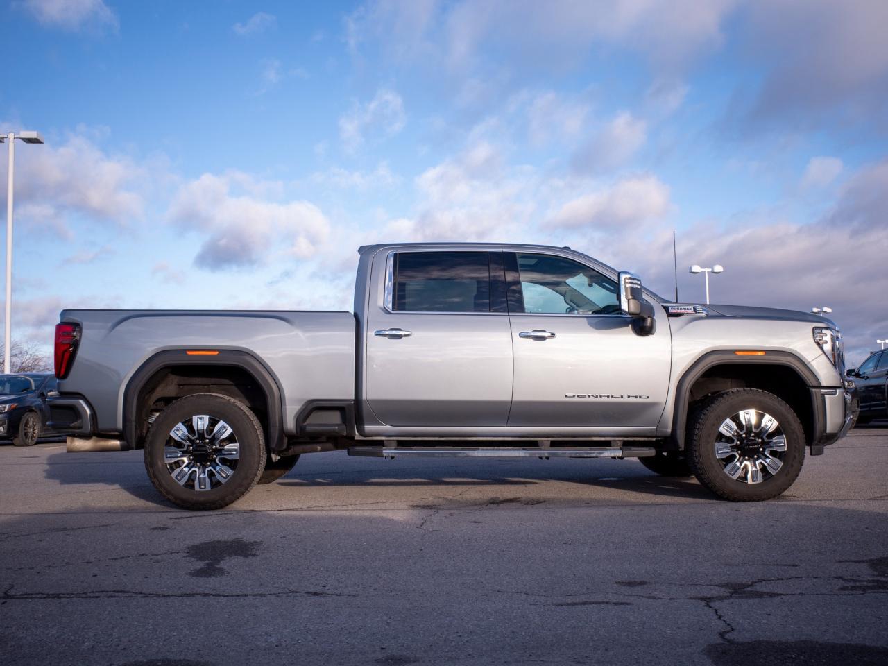 2025 GMC SIERRA 2500HD Denali - Power-Deployable Running Boards Photo