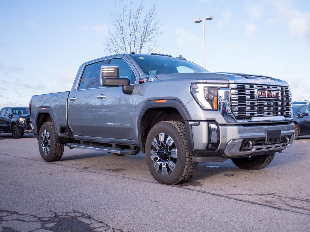2025 GMC SIERRA 2500HD Denali - Power-Deployable Running Boards Photo