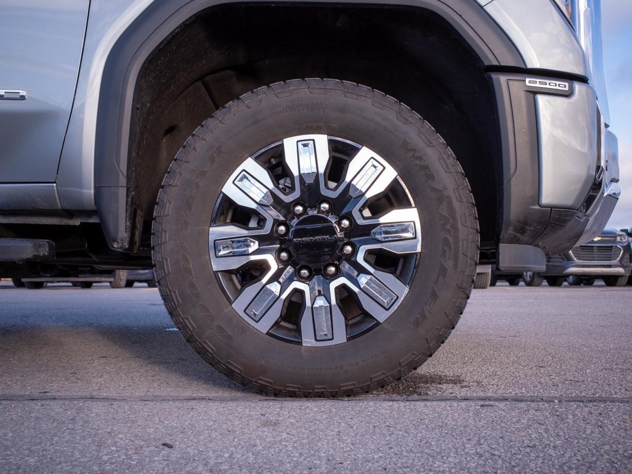 2025 GMC SIERRA 2500HD Denali - Power-Deployable Running Boards Photo