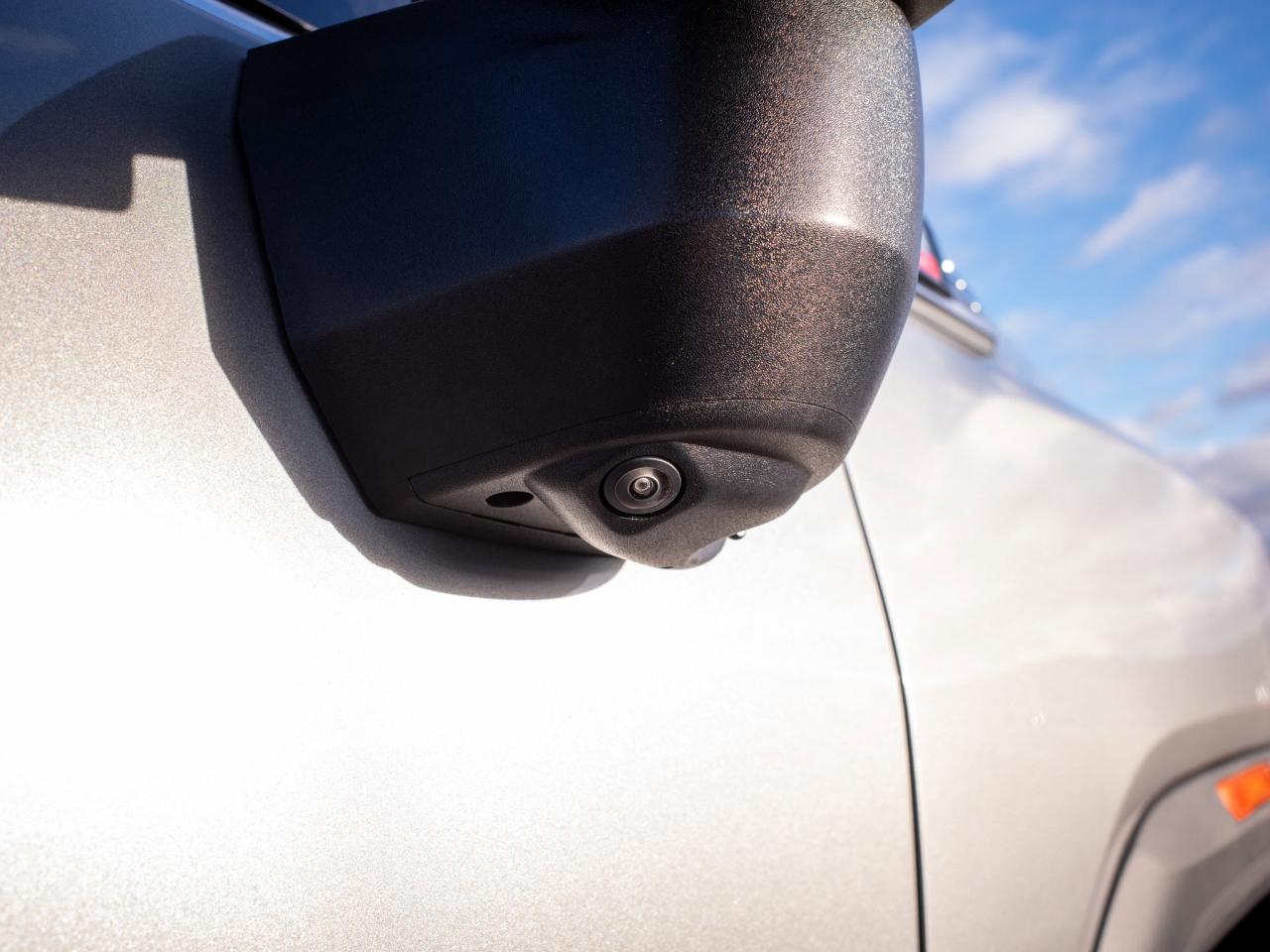 2025 GMC SIERRA 2500HD Denali - Power-Deployable Running Boards Photo