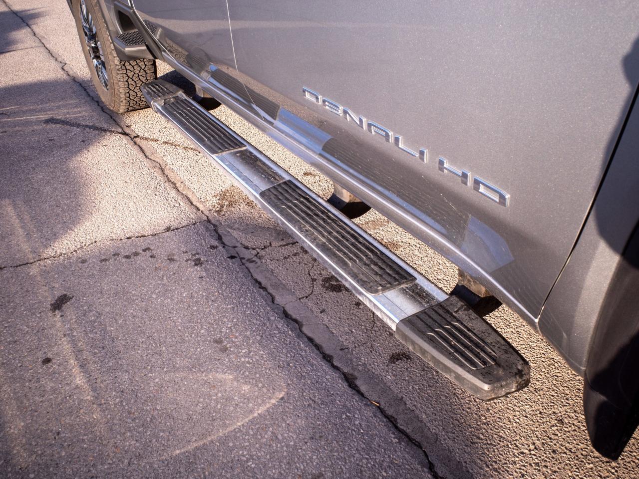 2025 GMC SIERRA 2500HD Denali - Power-Deployable Running Boards Photo