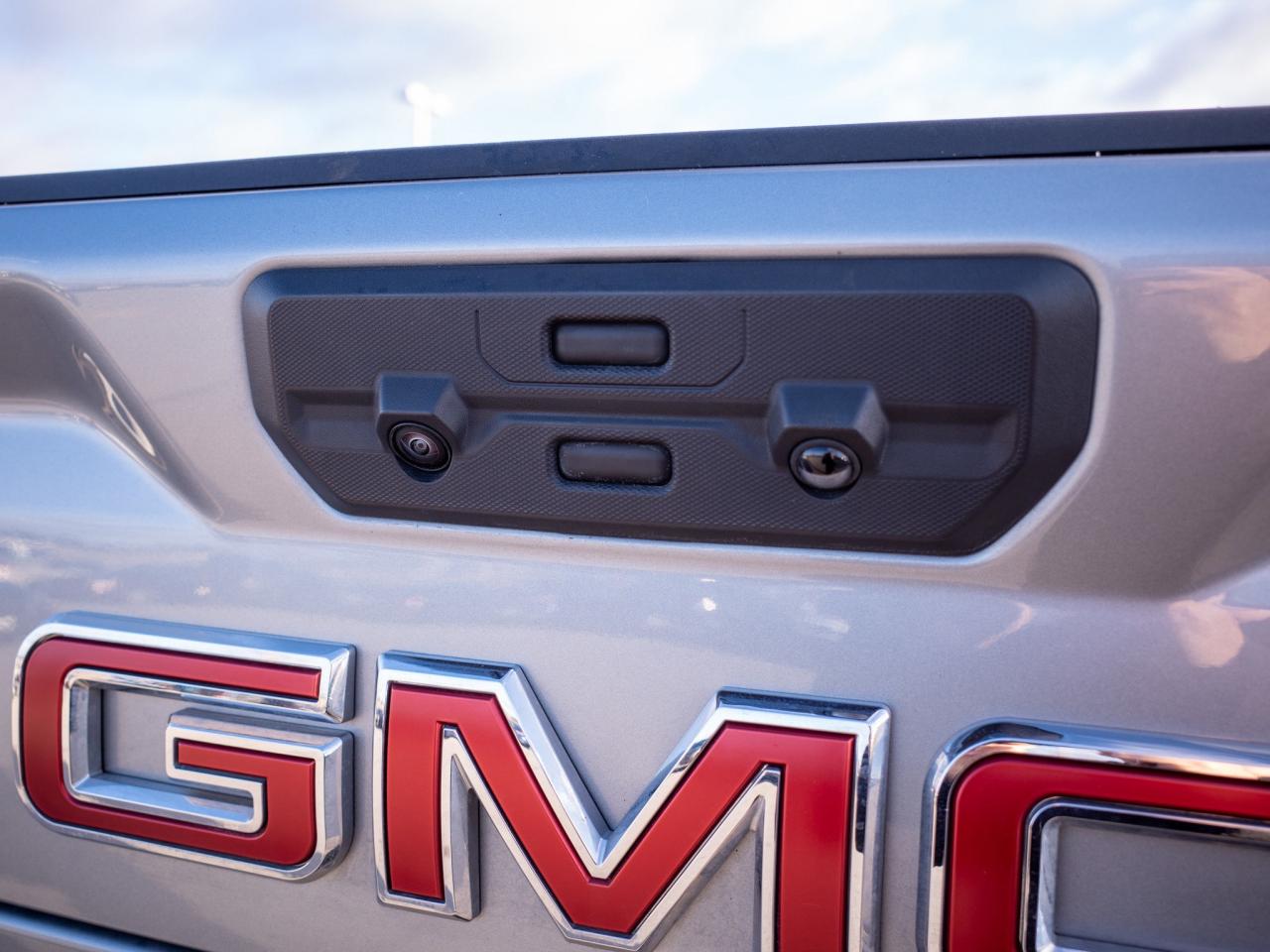 2025 GMC SIERRA 2500HD Denali - Power-Deployable Running Boards Photo