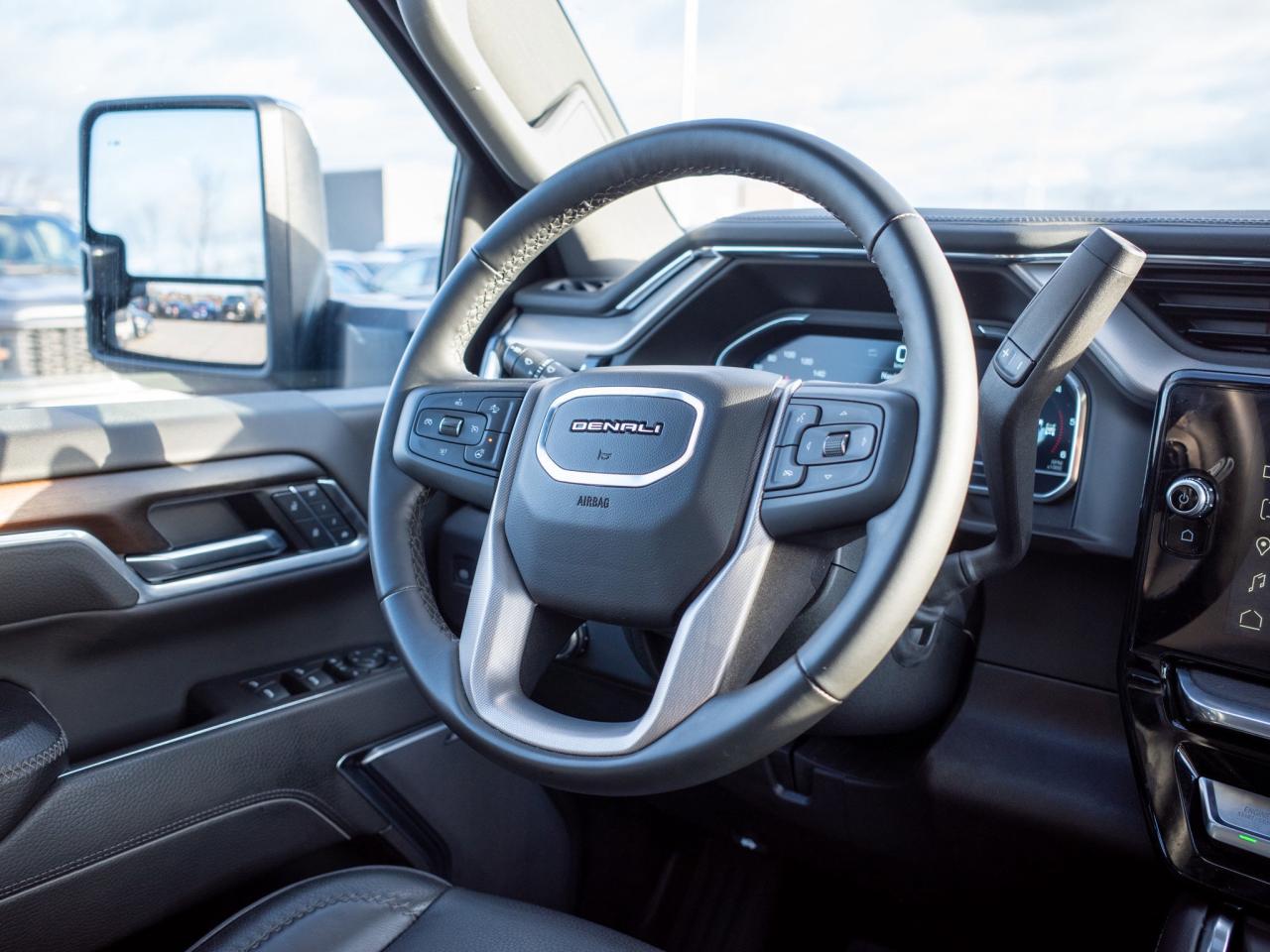 2025 GMC SIERRA 2500HD Denali - Power-Deployable Running Boards Photo