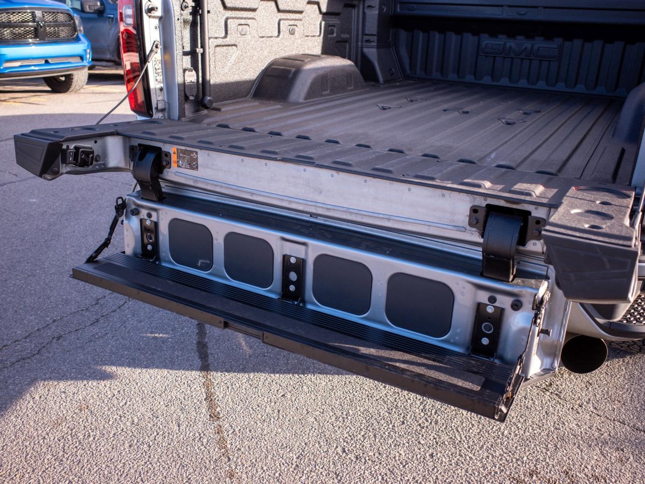 2025 GMC SIERRA 2500HD Denali - Power-Deployable Running Boards Photo