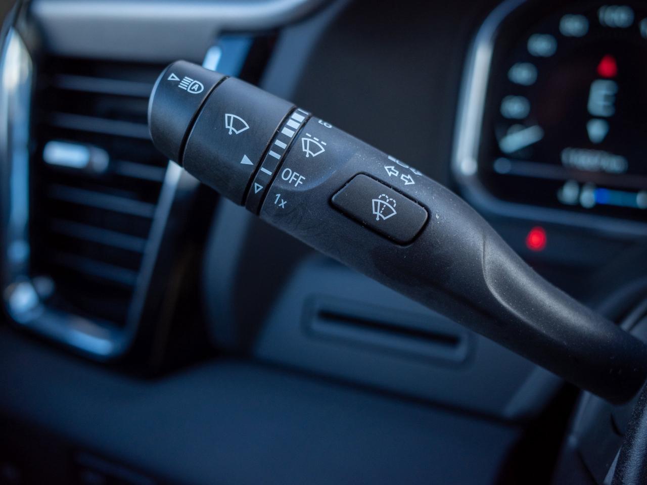 2025 GMC SIERRA 2500HD Denali - Power-Deployable Running Boards Photo