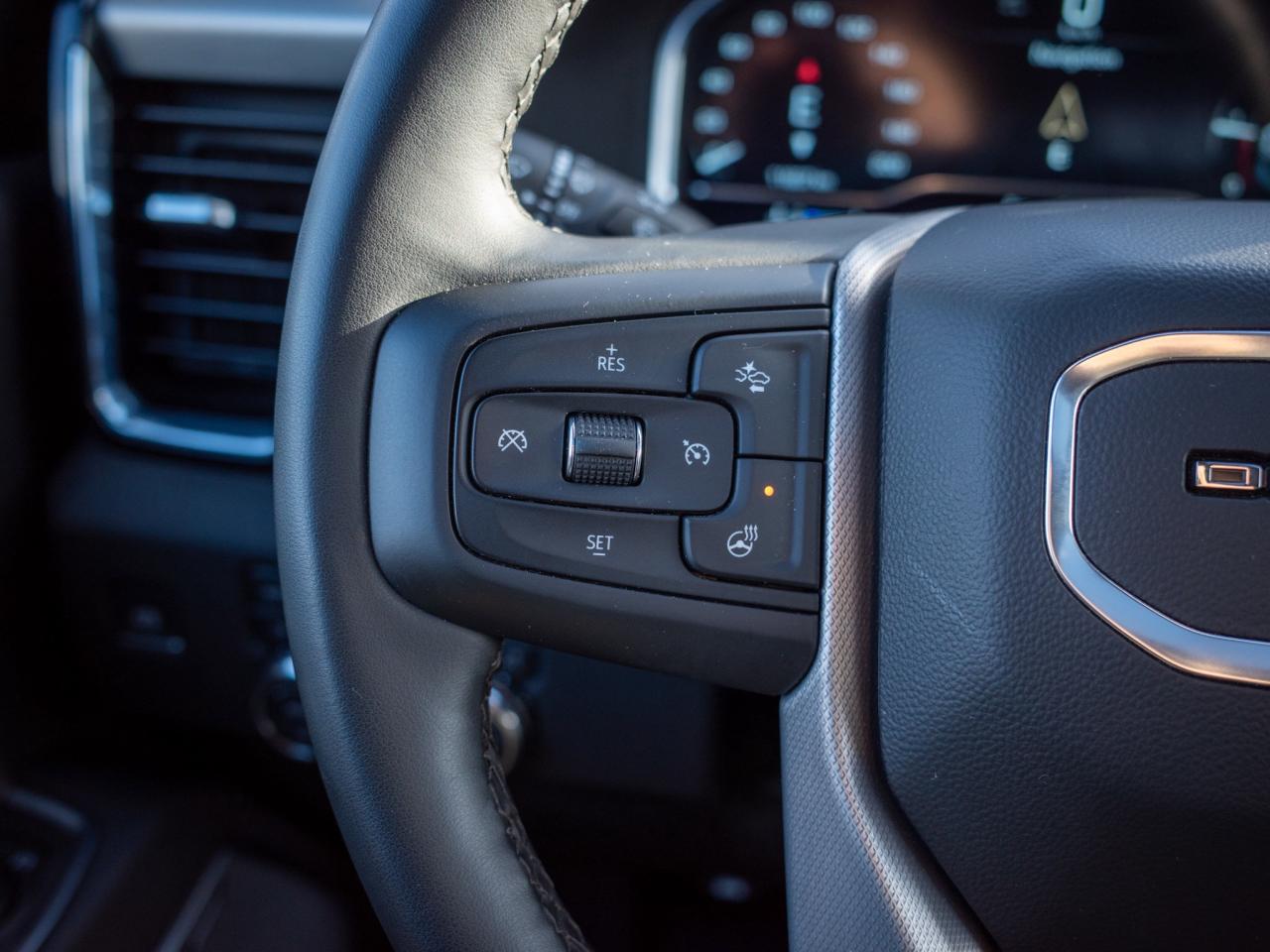 2025 GMC SIERRA 2500HD Denali - Power-Deployable Running Boards Photo