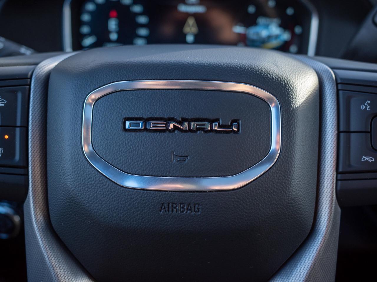 2025 GMC SIERRA 2500HD Denali - Power-Deployable Running Boards Photo