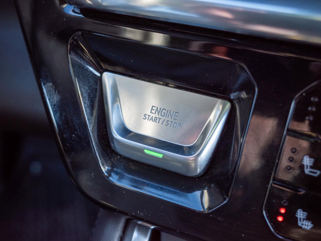 2025 GMC SIERRA 2500HD Denali - Power-Deployable Running Boards Photo