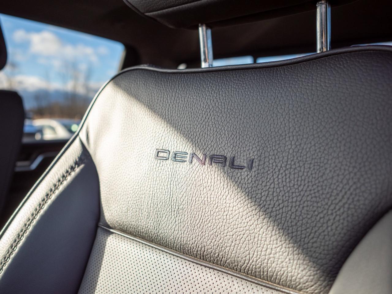 2025 GMC SIERRA 2500HD Denali - Power-Deployable Running Boards Photo