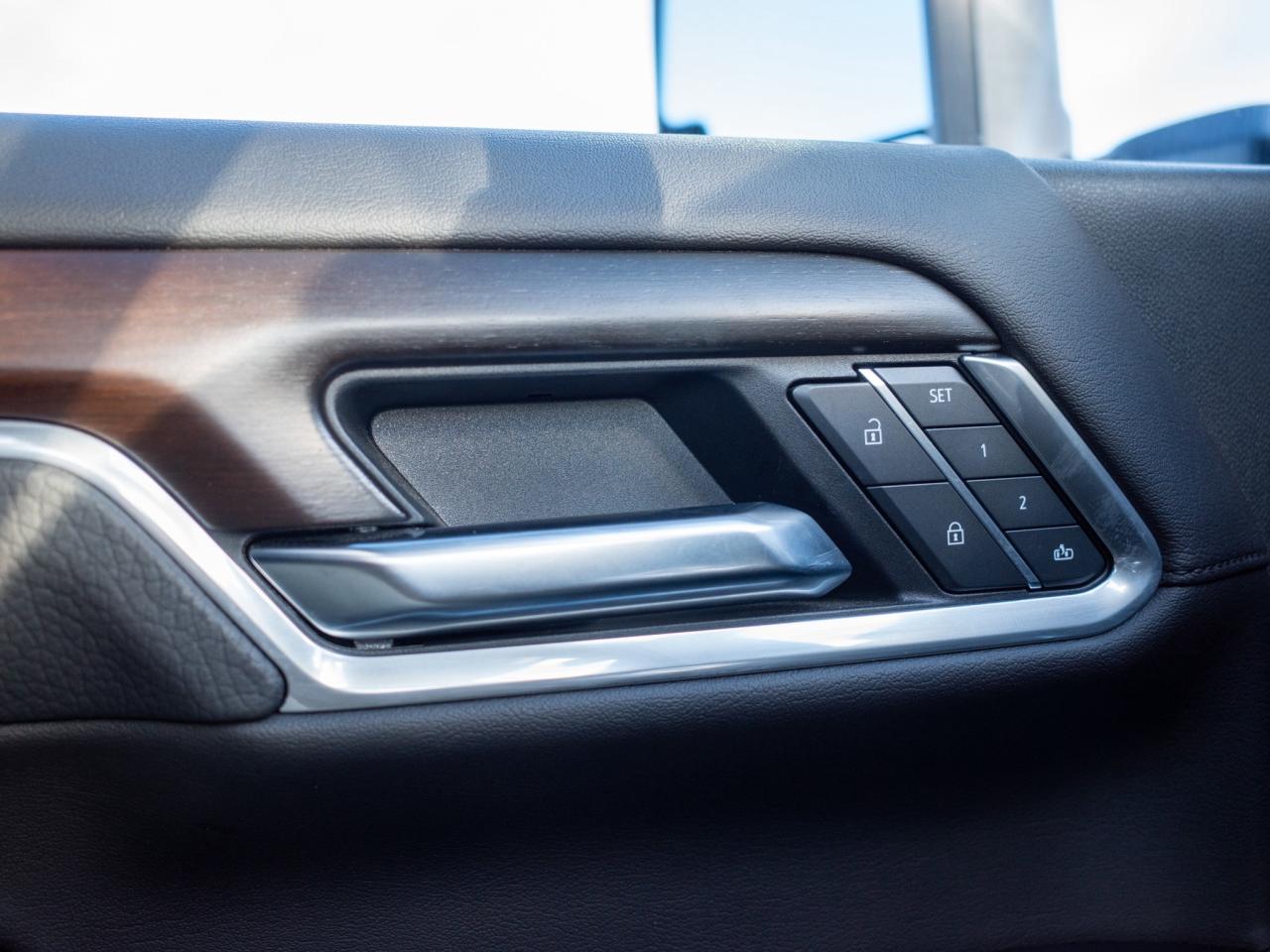 2025 GMC SIERRA 2500HD Denali - Power-Deployable Running Boards Photo