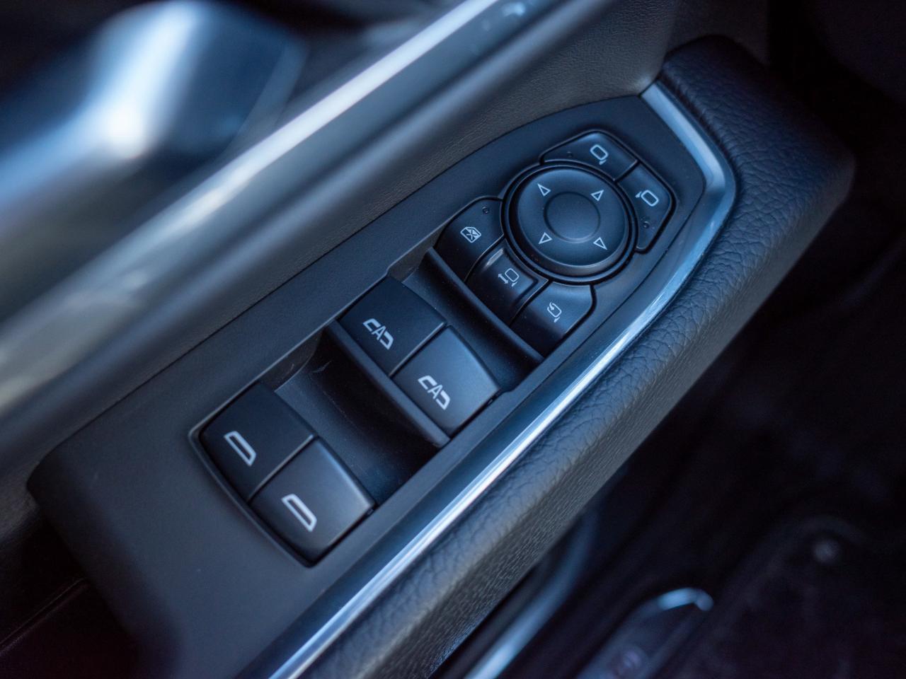 2025 GMC SIERRA 2500HD Denali - Power-Deployable Running Boards Photo