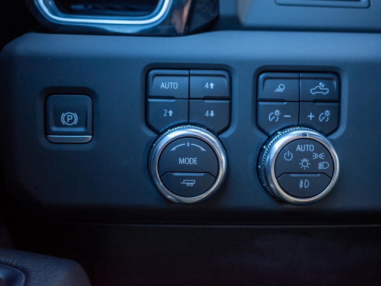 2025 GMC SIERRA 2500HD Denali - Power-Deployable Running Boards Photo