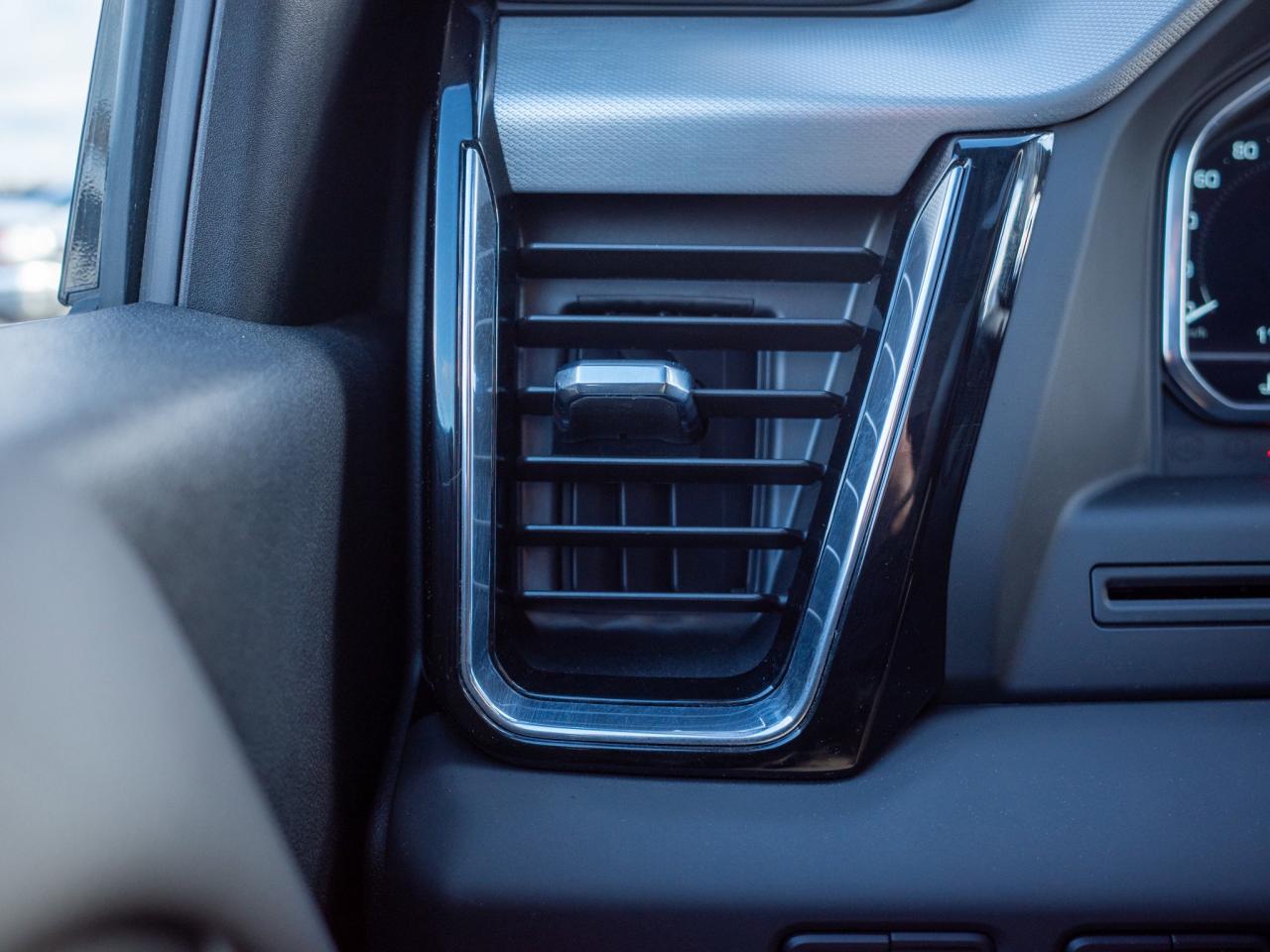 2025 GMC SIERRA 2500HD Denali - Power-Deployable Running Boards Photo