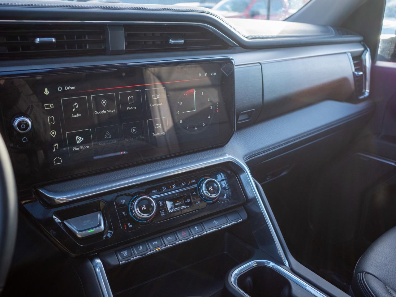 2025 GMC SIERRA 2500HD Denali - Power-Deployable Running Boards Photo