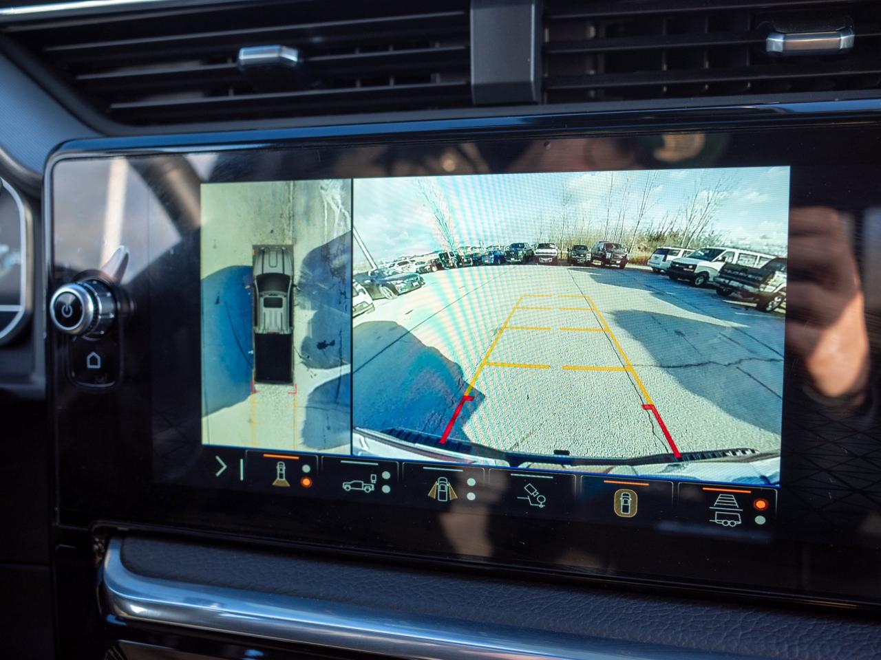 2025 GMC SIERRA 2500HD Denali - Power-Deployable Running Boards Photo