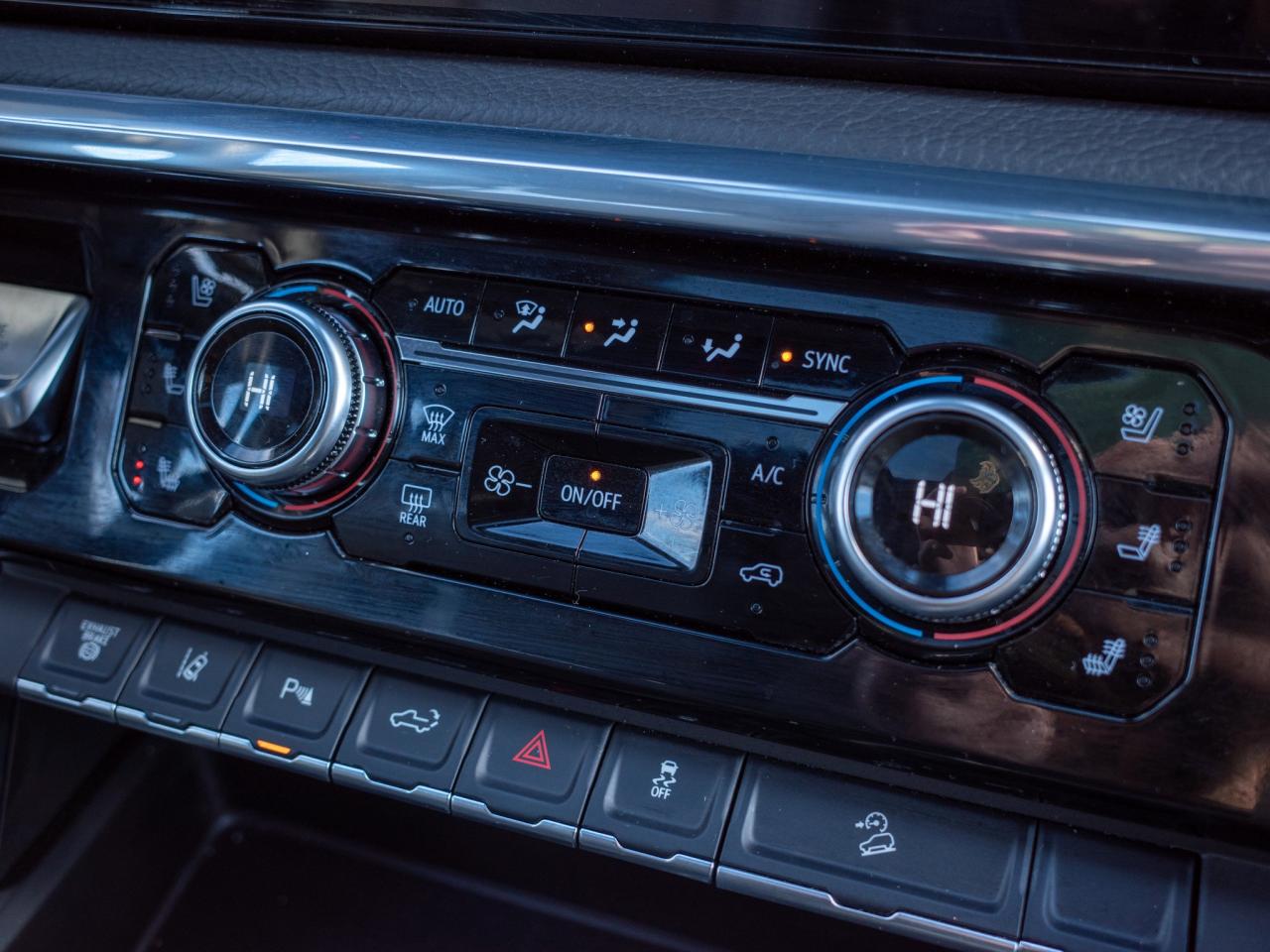 2025 GMC SIERRA 2500HD Denali - Power-Deployable Running Boards   Leather Photo