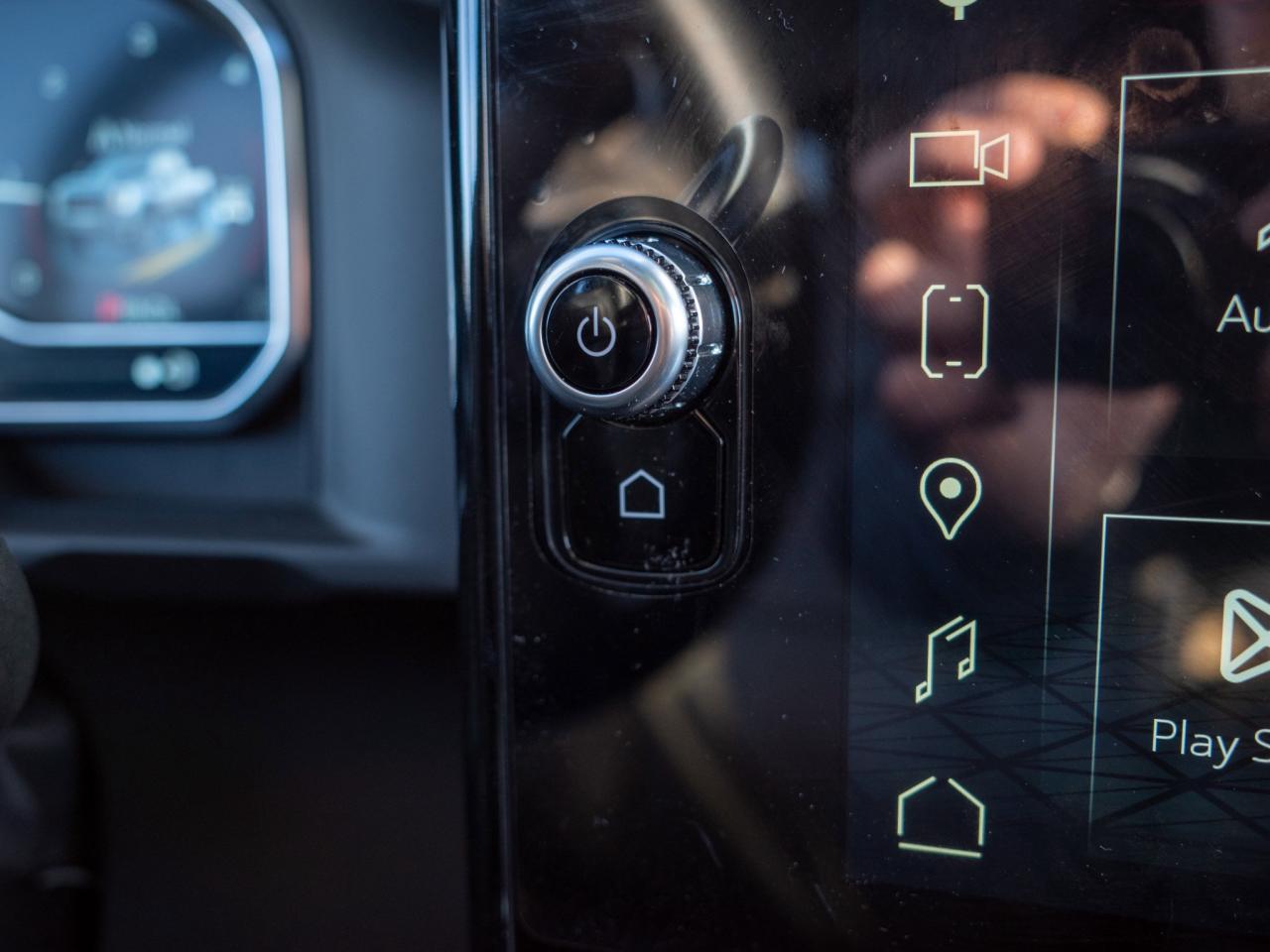 2025 GMC SIERRA 2500HD Denali - Power-Deployable Running Boards Photo