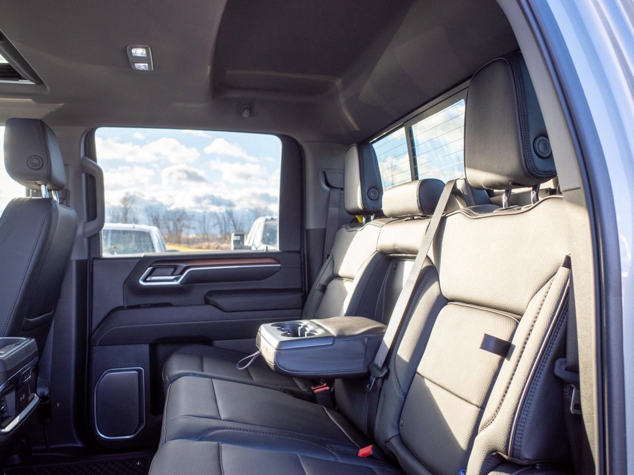 2025 GMC SIERRA 2500HD Denali - Power-Deployable Running Boards   Leather Photo