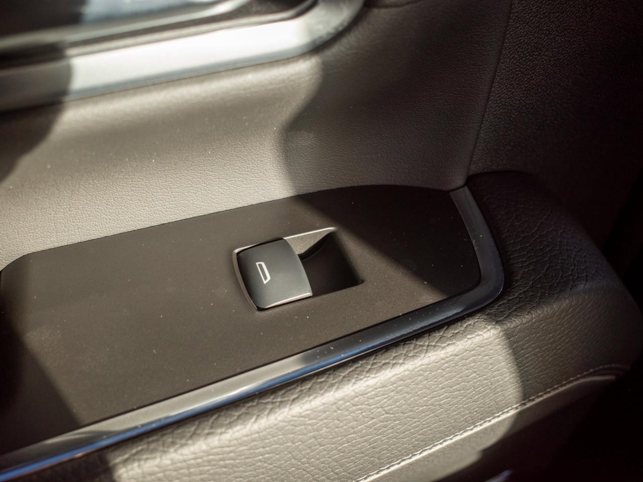 2025 GMC SIERRA 2500HD Denali - Power-Deployable Running Boards Photo