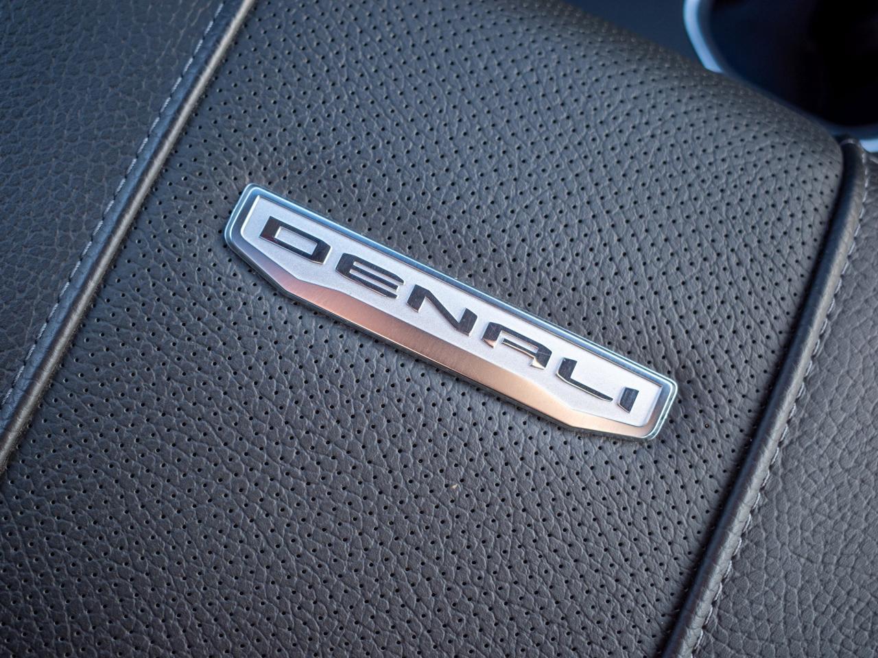 2025 GMC SIERRA 2500HD Denali - Power-Deployable Running Boards Photo