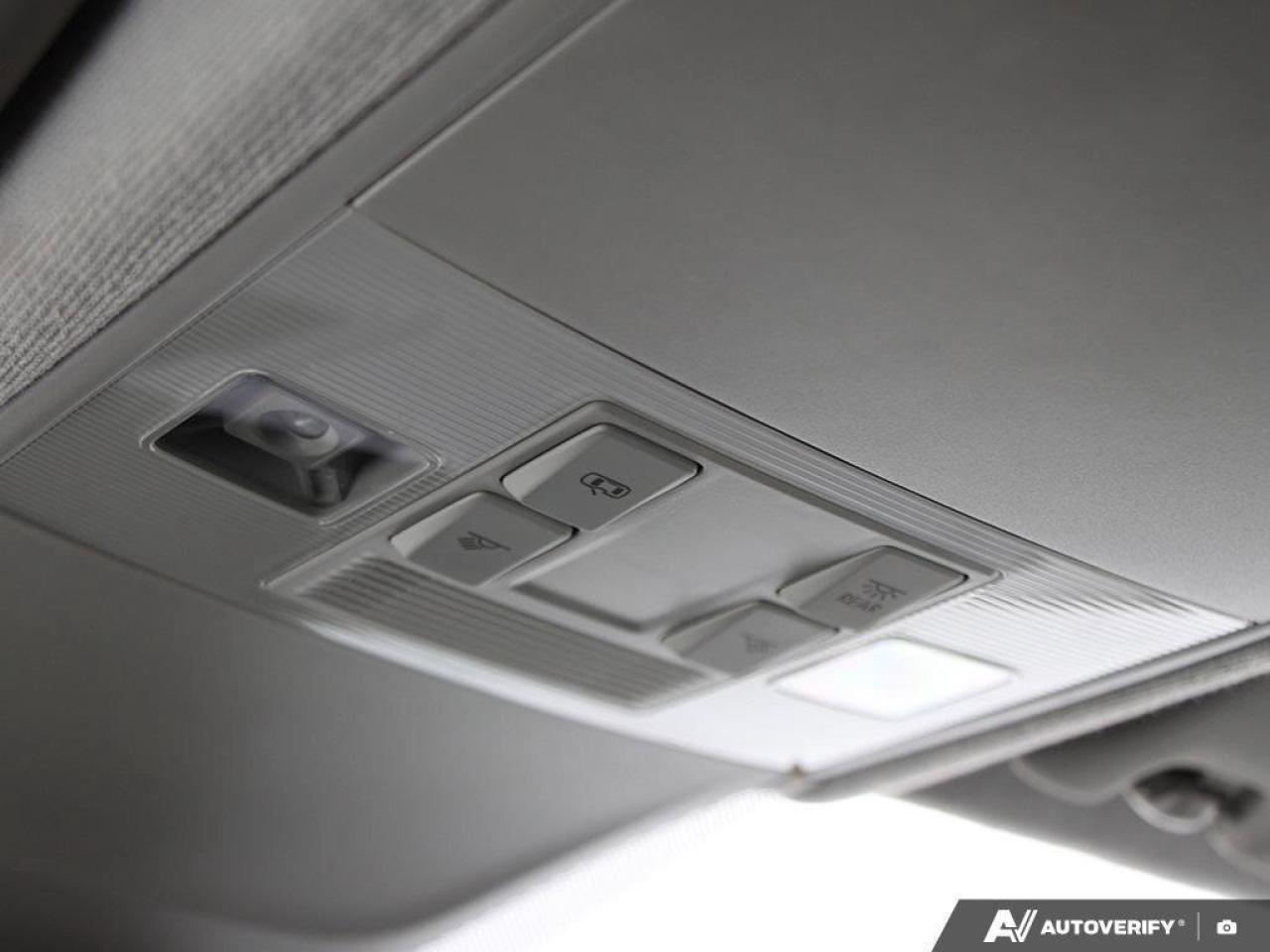 2022 Volkswagen Tiguan ComfortlineACCIDENT-FREE, AWD, CARPLAY, AWD, HTD S Photo