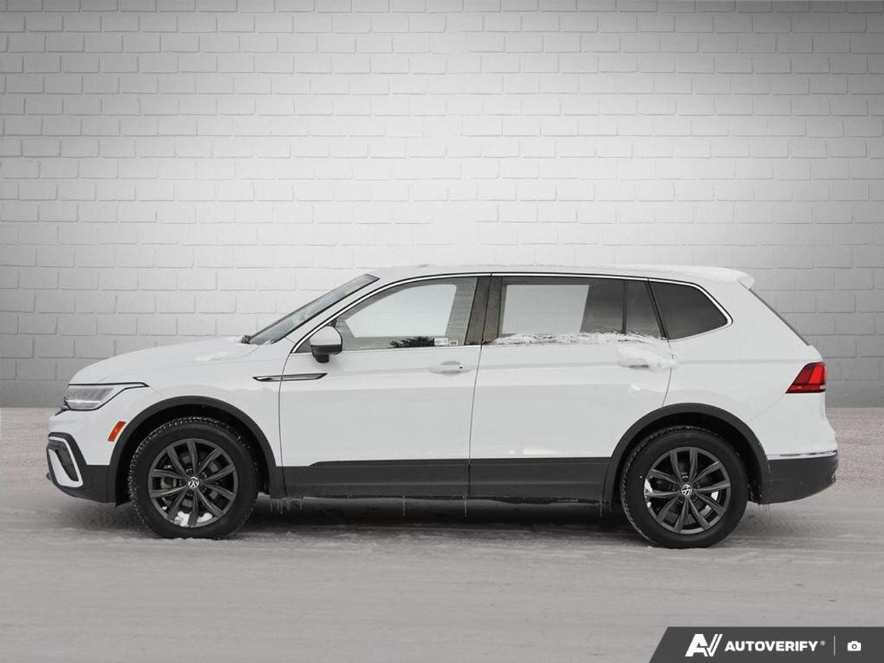 2022 Volkswagen Tiguan ComfortlineACCIDENT-FREE, AWD, CARPLAY, AWD, HTD S Photo2