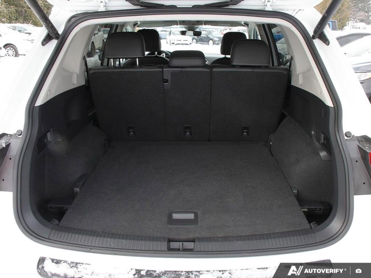 2022 Volkswagen Tiguan ComfortlineACCIDENT-FREE, AWD, CARPLAY, AWD, HTD S Photo