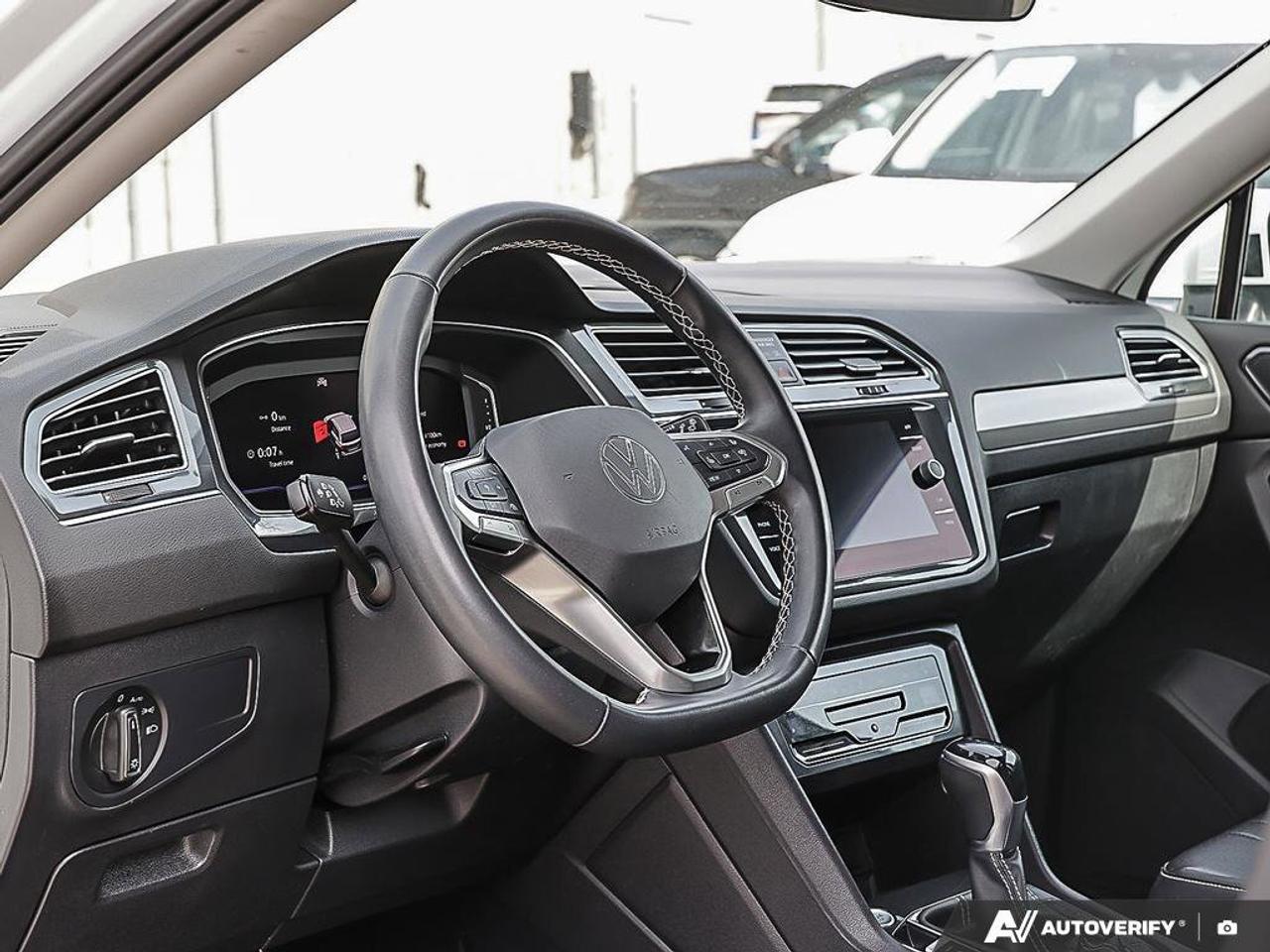 2022 Volkswagen Tiguan ComfortlineACCIDENT-FREE, AWD, CARPLAY, AWD, HTD S Photo