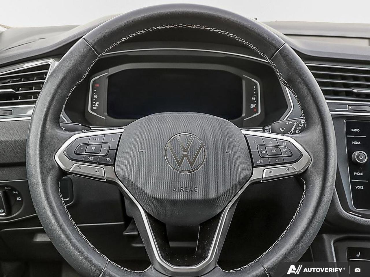 2022 Volkswagen Tiguan ComfortlineACCIDENT-FREE, AWD, CARPLAY, AWD, HTD S Photo