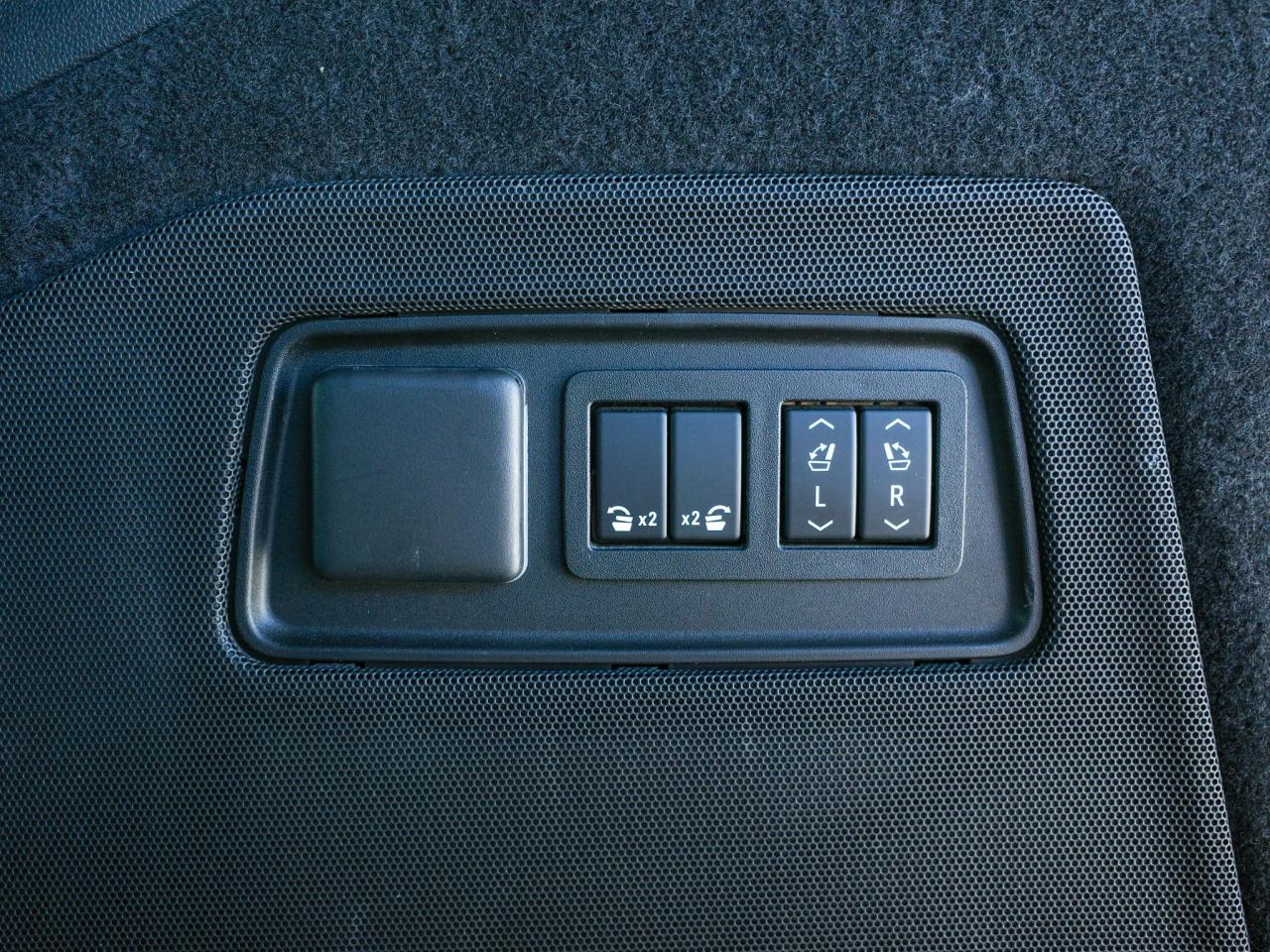 2021 Cadillac Escalade ESV Premium Luxury Platinum - Rear Seat Entertainment Photo